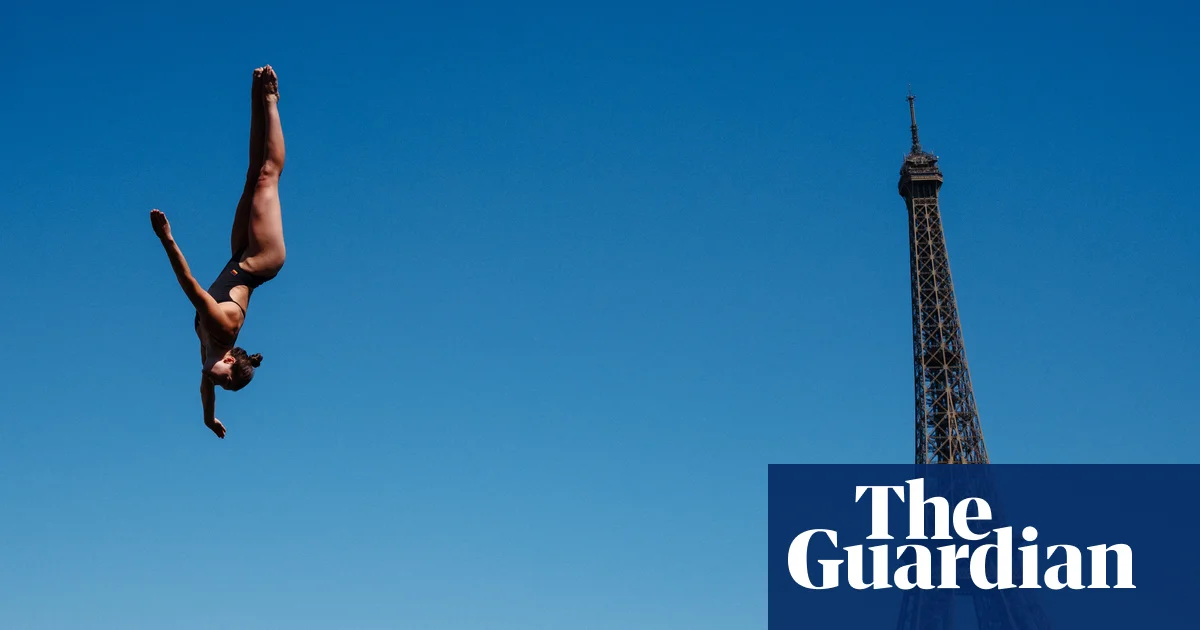High divers take the plunge in Paris for a new test of reclaimed Seine's water