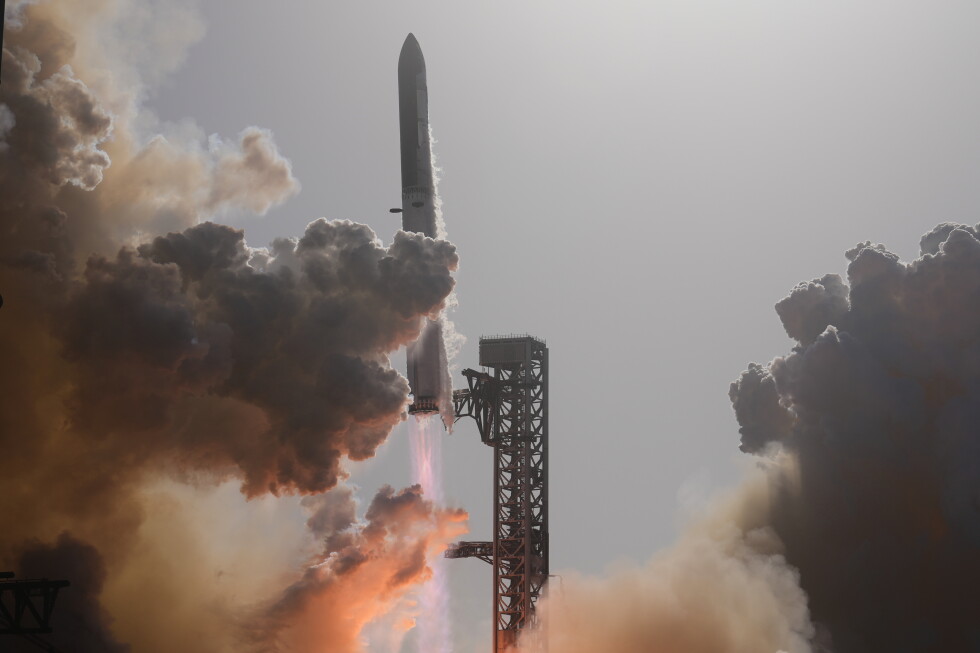 SpaceX алғашқы тоқсандық есебін жариялайды: Маск инвесторлардың сұрақтарына жауап береді