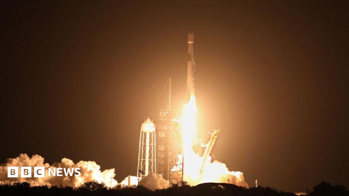 Ракета SpaceX столкнется с Луной: что произойдет?