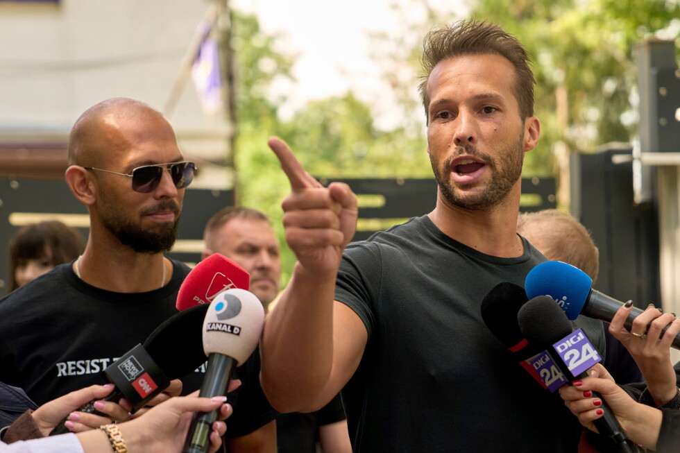 US Prosecutors Seek to Keep Tate Brothers in Custody Amid Extradition Fight