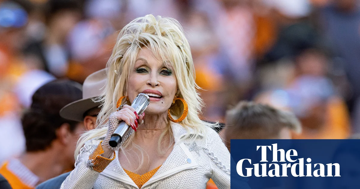 Tennessee Volunteers to honor Dolly Parton with helmet sticker