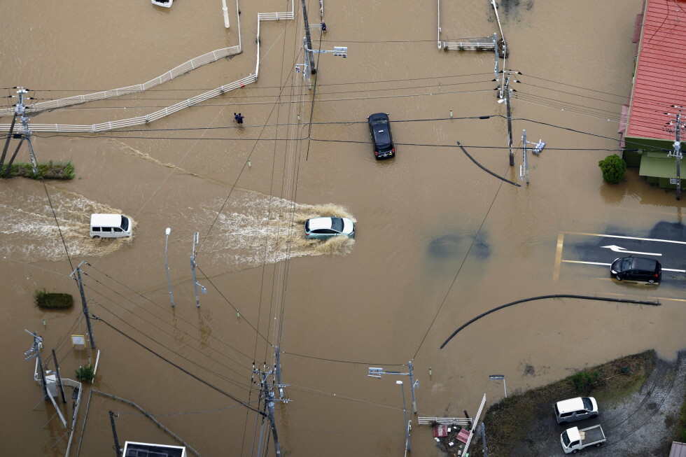 Heavy rain near Tokyo kills 4, disrupts travel