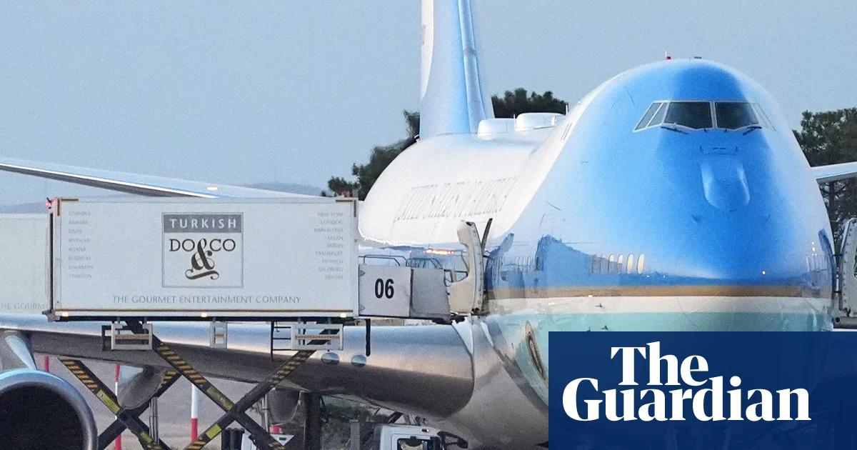 Трамптың Air Force One алдауы: «жалған жолаушылар» туралы мәселе көтерілді