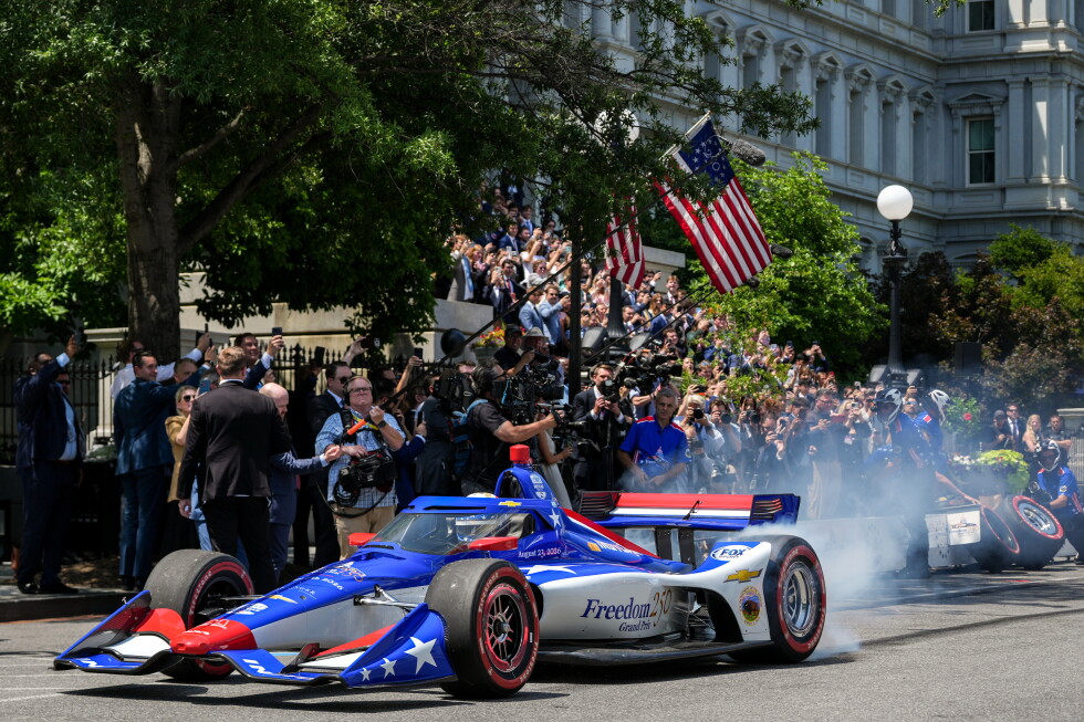 Трамптың IndyCar жарысы: 25 миль/сағ аймақта 200 жылдамдық