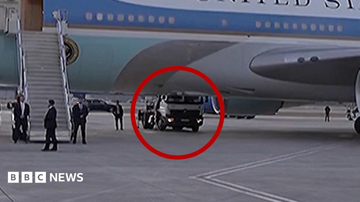 Тайная смена самолета Трампа: спрятался в грузовике для кейтеринга