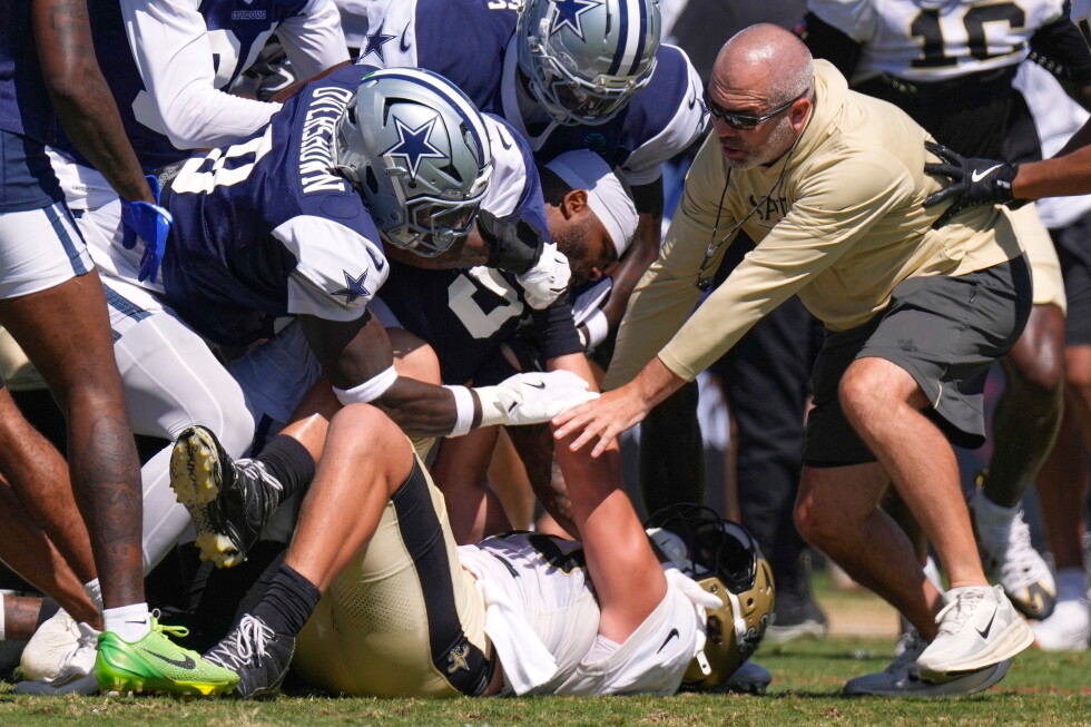 Ыстықтан Ронни Белл алаңнан шығарылды, Saints-Cowboys бірлескен жаттығуында төбелес болды