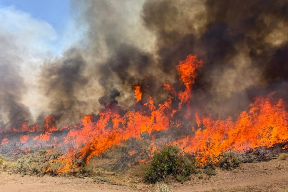 Dangerous wildfire keeps crews from reaching helicopter crash in Utah