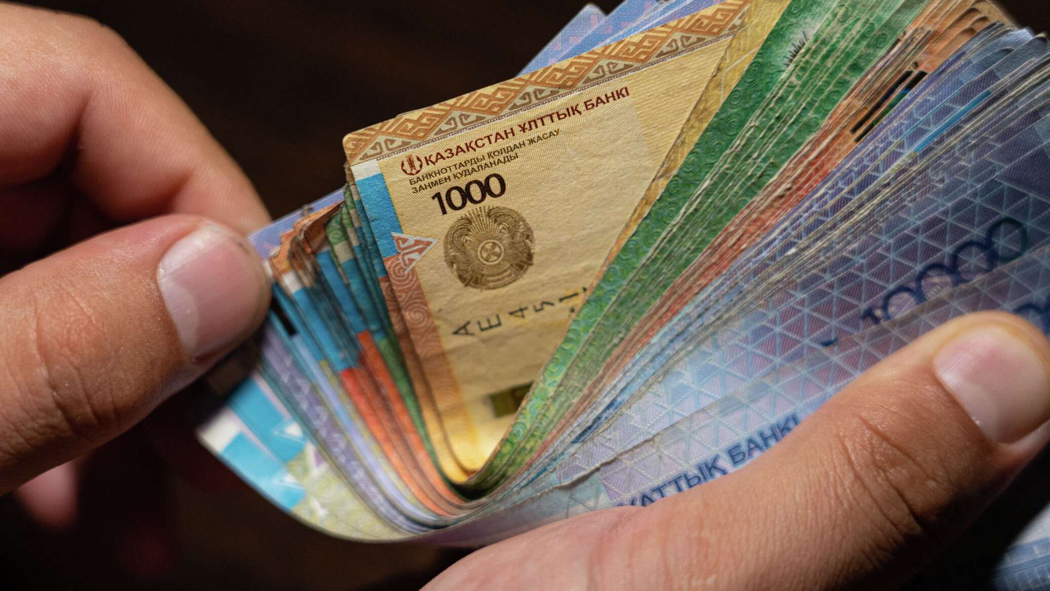 Officials detained for receiving 40 million for unhindered passage