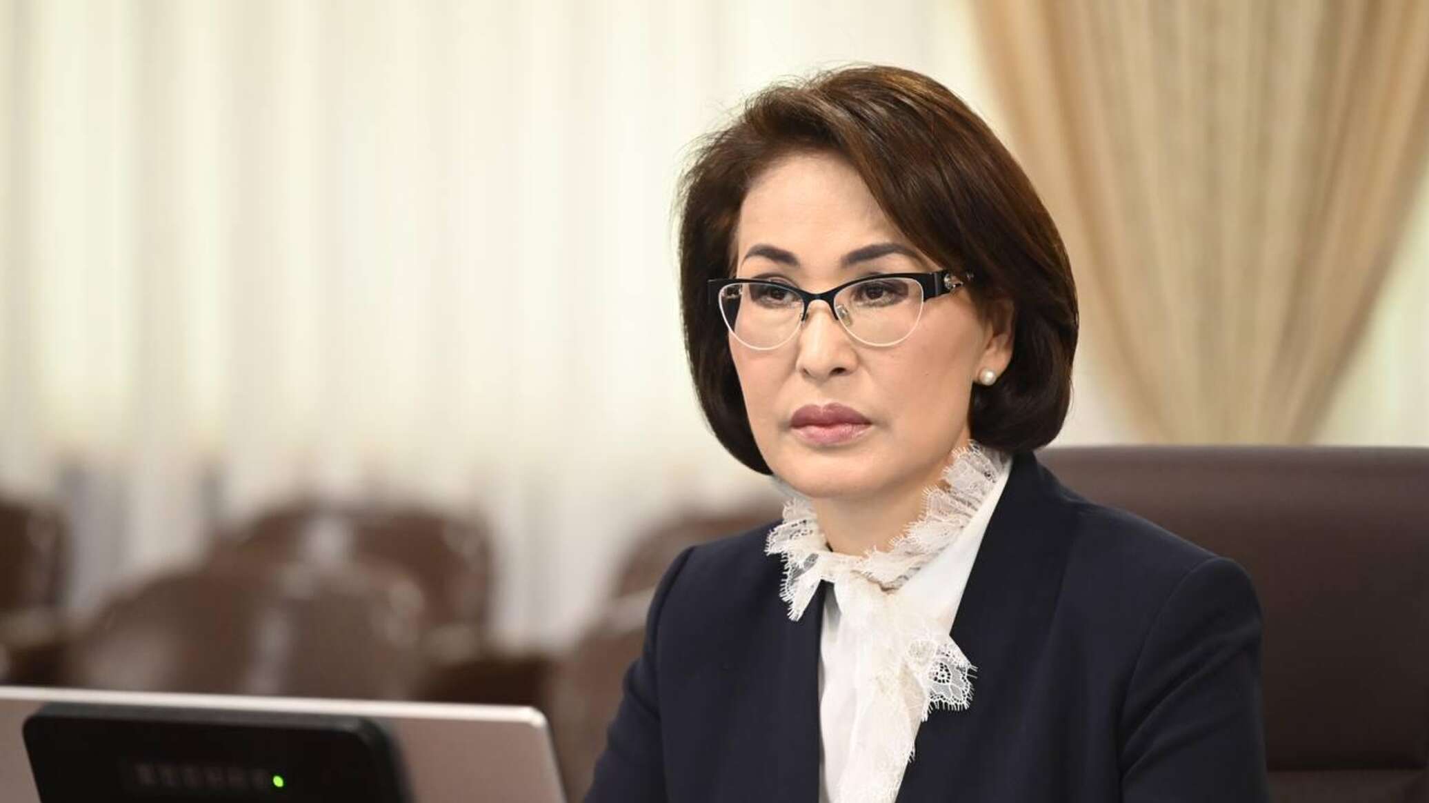 Альназарова поручила обеспечить доступность записи к врачу
