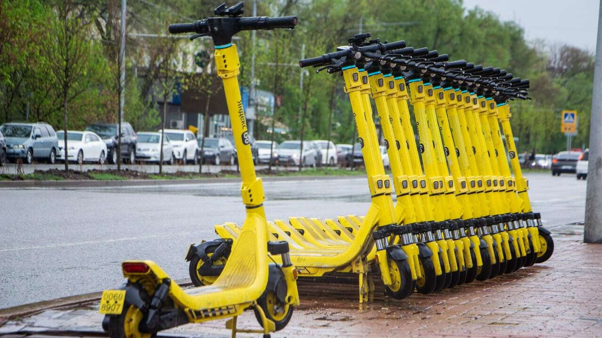 Man on electric scooter dies at 90 km/h in Almaty crash