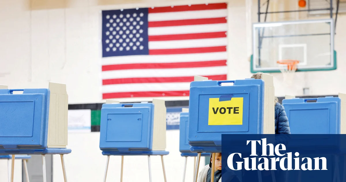 More US voters identify as Democrats, shun Republican label