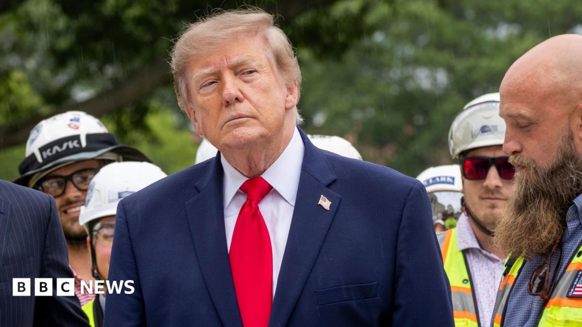 Major US networks boycott Trump coverage over White House media ban