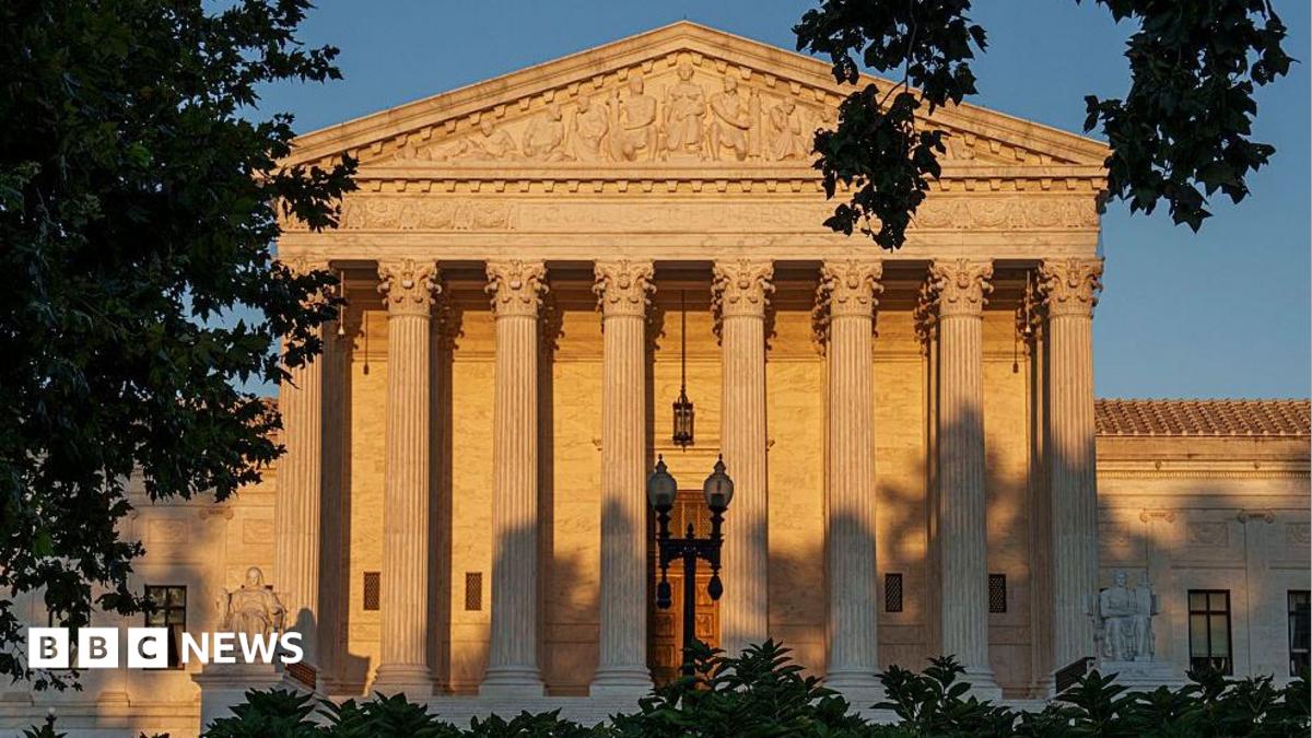 Верховный суд США возобновил спорную систему проверки гражданства