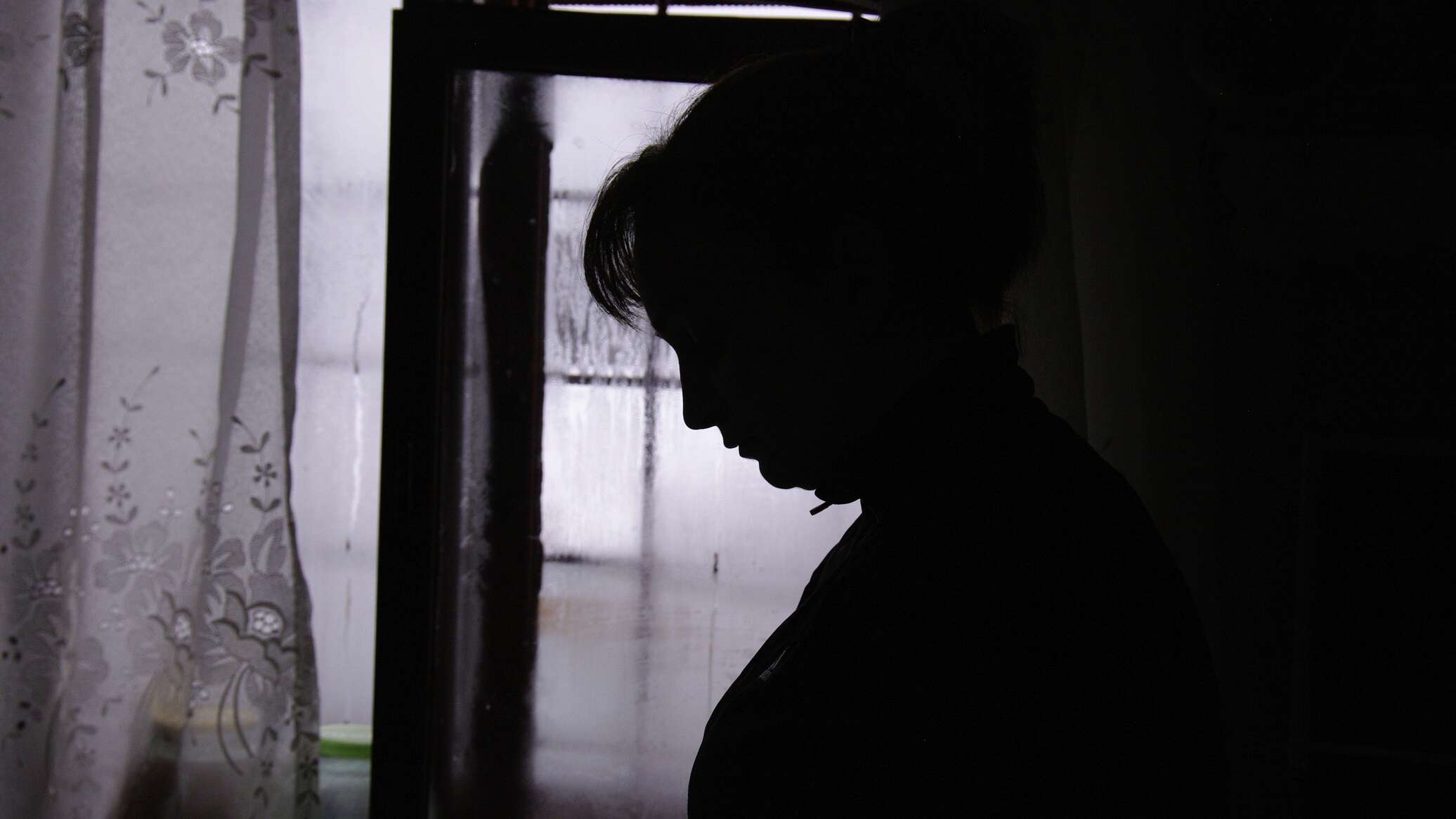 В Астане женщина упала с 15-го этажа на коляску с ребенком: оба погибли