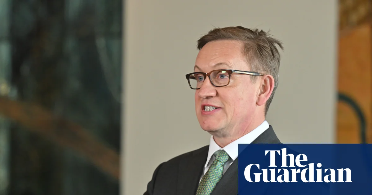 Australian colleges warned 'do not try to game' student visas as last-minute enrolments soar