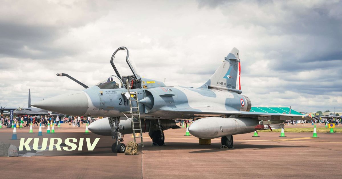 Residents evacuated after arrests near UK airbase