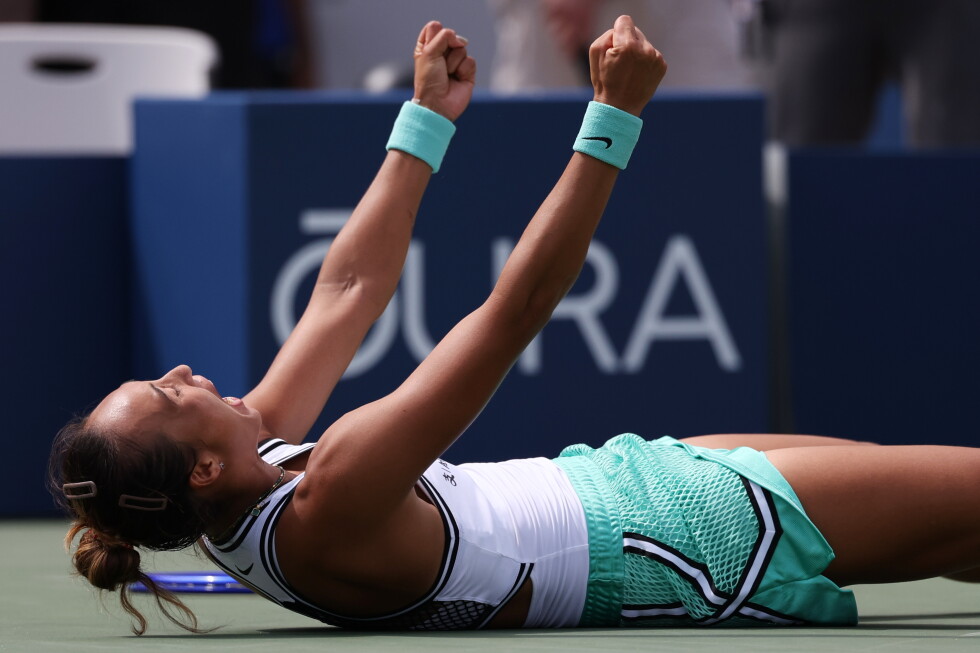 Zheng Qinwen stuns Madison Keys with spectacular rally at US Open. Fritz, Anisimova also lose