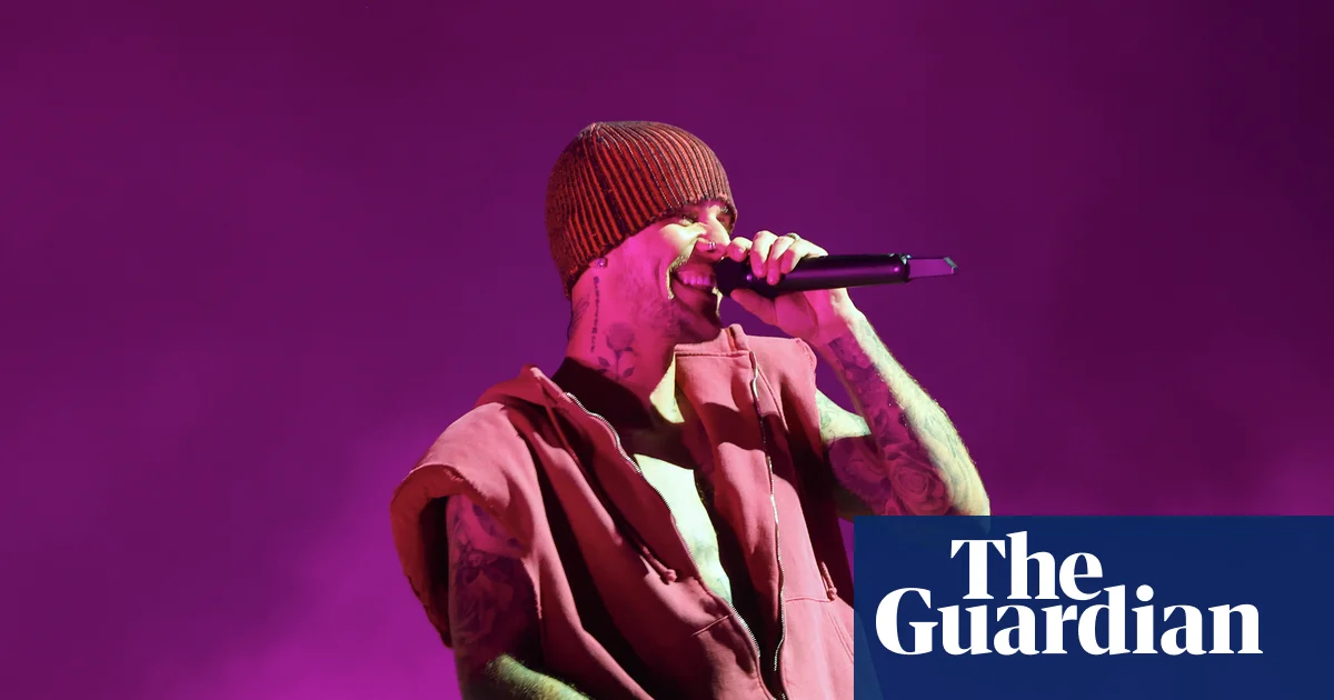 Justin Bieber performs surprise acoustic gig in beleaguered Los Angeles park