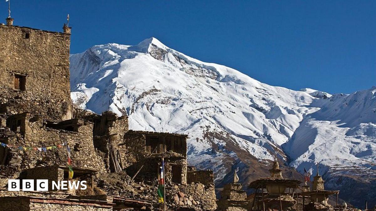 Avalanche hits Himalayan base camp: ten climbers missing