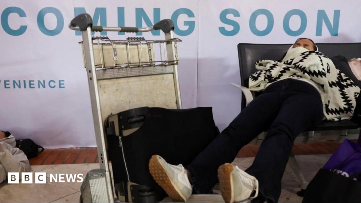Indonesia volcano eruption strands 270,000 as airports extend closure