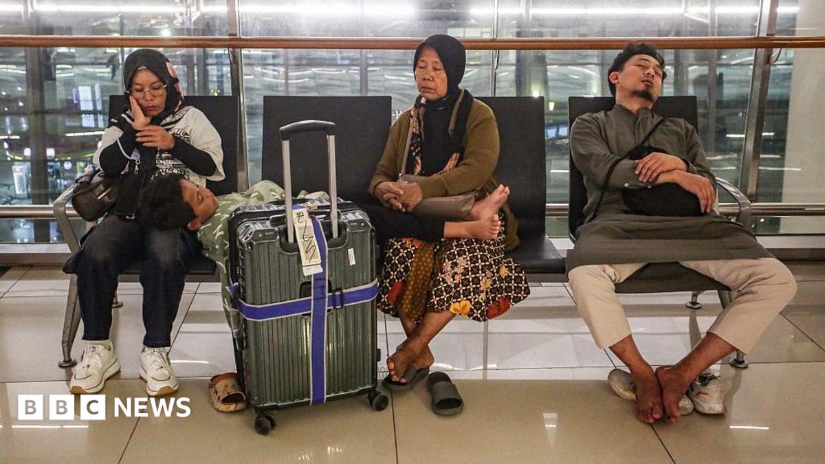 Volcano Eruption Halts Flights at Indonesia's Main Airport