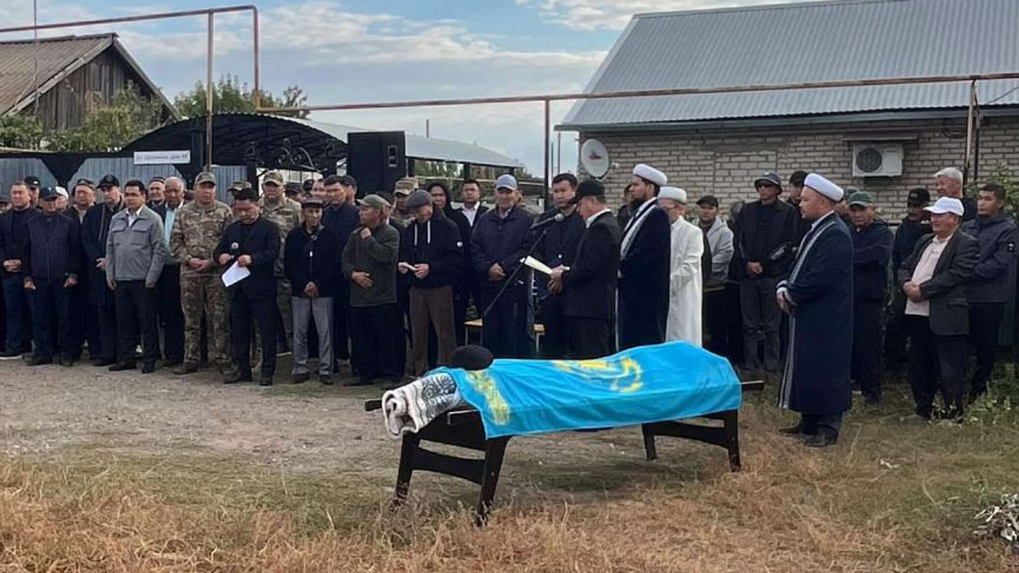 В Западном Казахстане похоронили погибших на Каспии военных