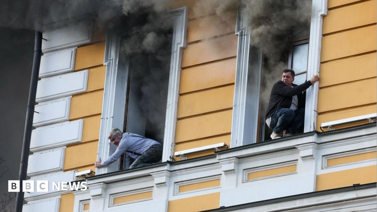 Российский дрон ударил по историческому зданию в Киеве: один погибший