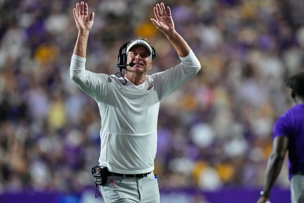 Lane Kiffin's LSU debut lives up to hype in 51-10 rout of Clemson