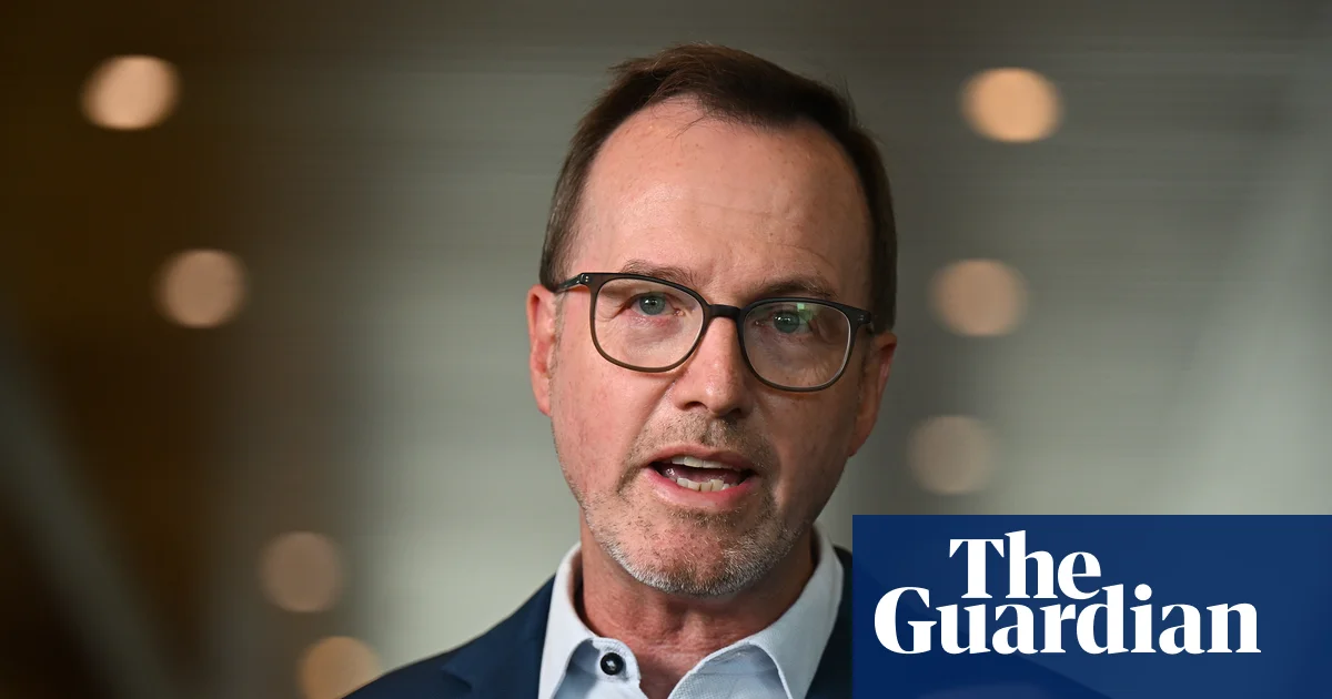 Labor's visa overstayer detention centre plan branded a 'Donald Trump twist' on immigration