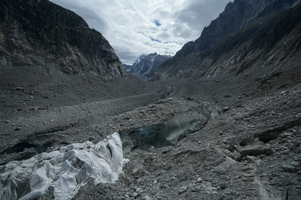 Mont Blanc glacier: climate change echoes Nepal floods