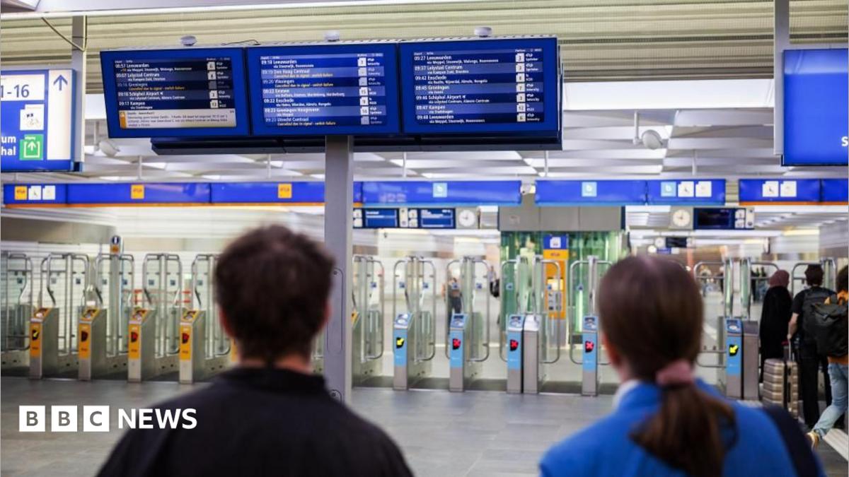 Нидерланд теміржолында диверсия: Амстердамда пойыз қатынасы бұзылды