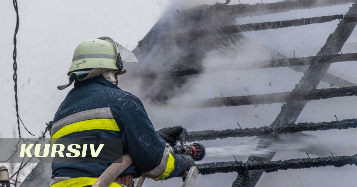 Қарағандыда екі қабатты дүкендегі 200 шаршы метр өрт сөндірілді