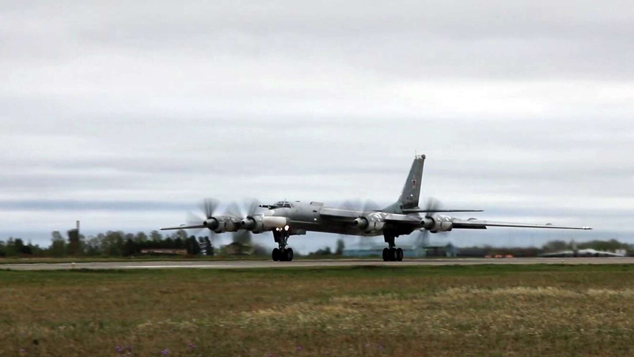 Tu-95 aircraft crashes in Russia: six crew members killed