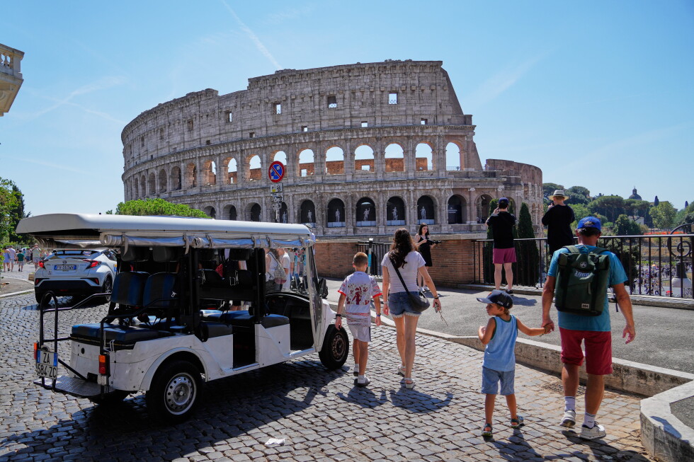 Rome targets golf carts crowding historic center