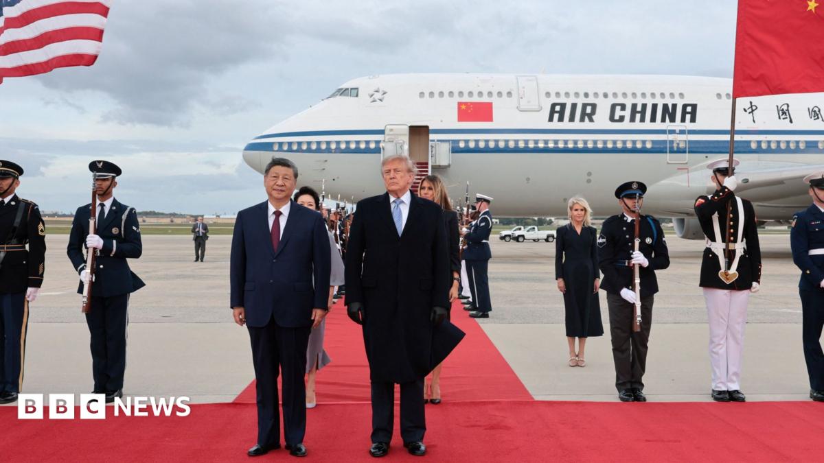 Trump welcomes Xi with red carpet and military flyover