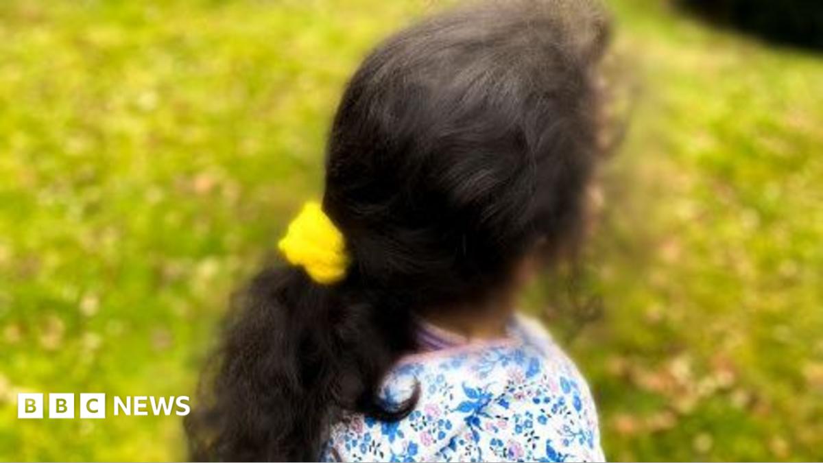 Үнді судьясы балалық зорлыққа ұшыраған қызға хат жазды