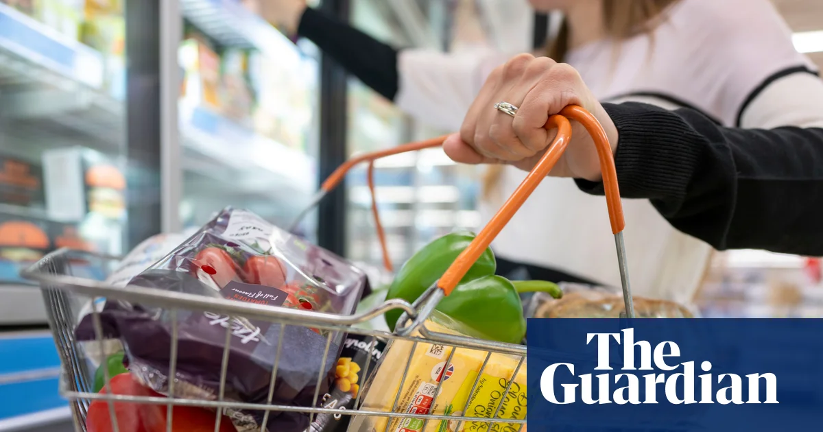 UK shop price rises accelerate as energy costs bite