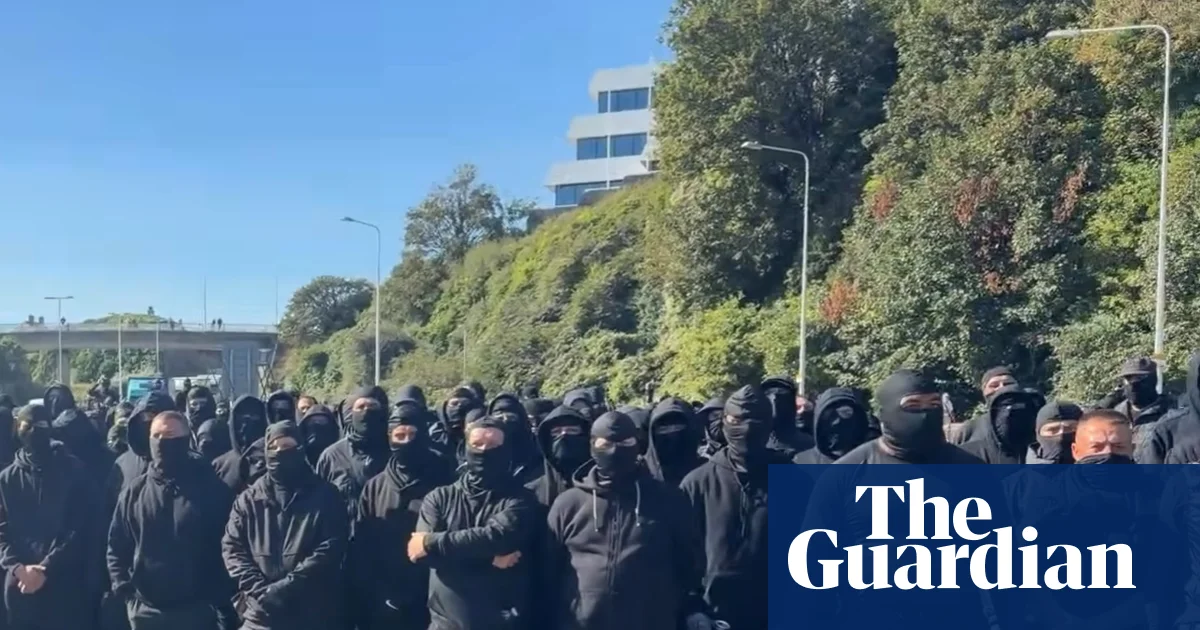 UK anti-migrant vigilante groups surge to 28 in 18 months
