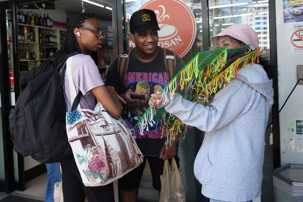 USS Lincoln crew hits streets of Pattaya