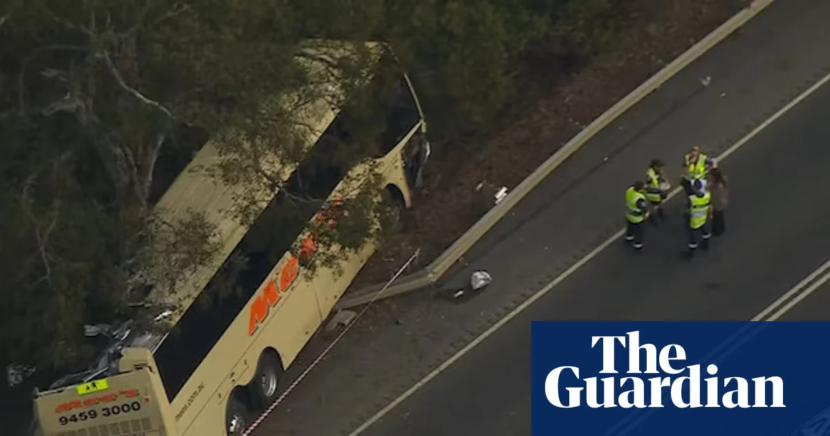 Man dead, multiple injured after bus collides with two cars in Victoria