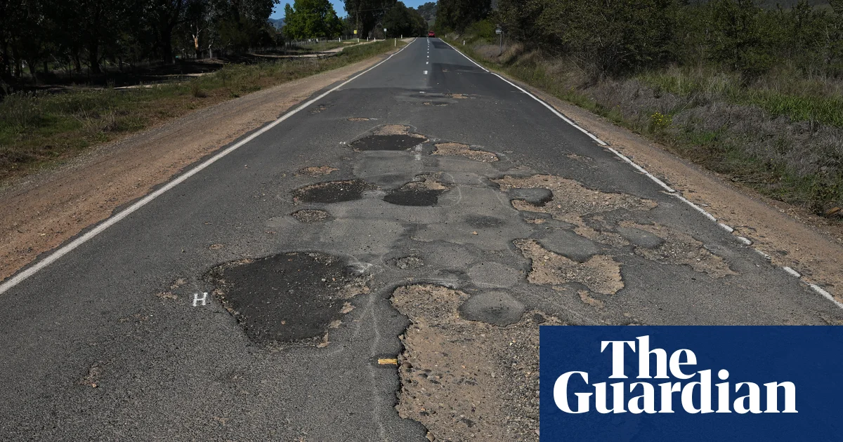 Motorcyclist's death reignites debate over potholes on Victoria's 'deteriorating' roads