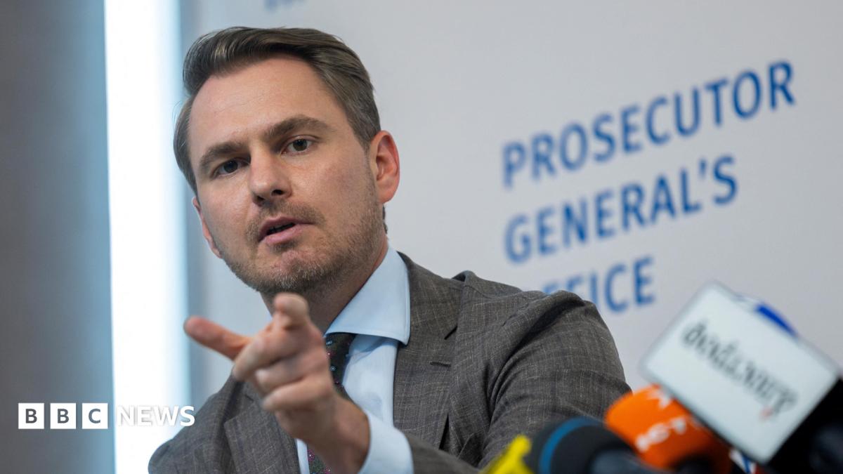 Генпрокурор Украины ушел в отставку из-за коррупционного скандала с колл-центрами