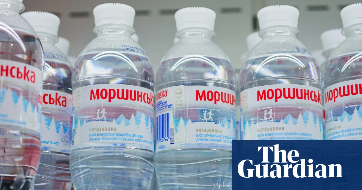 Украина добивается конфискации компании по производству воды, принадлежащей семье британского театрального магната