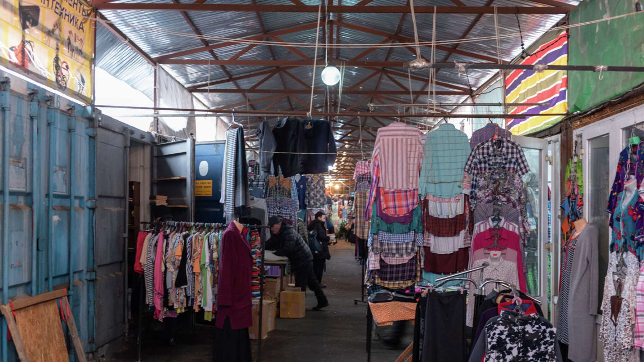 Demolition of illegal Zhetisu-Semirechye market begins in Almaty