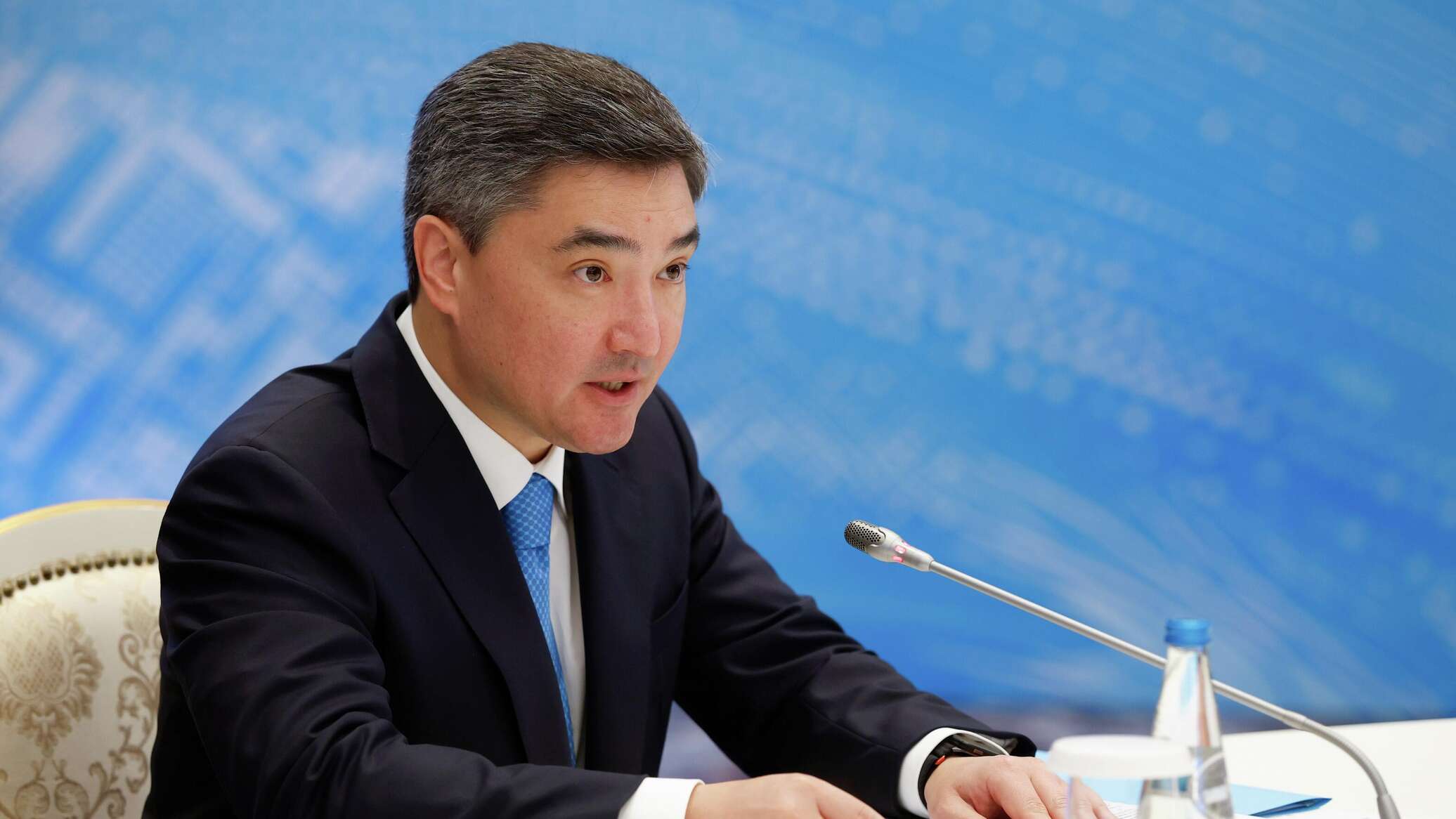 Бектенов рассказал, кто будет получать пособия: новый принцип с 1 января