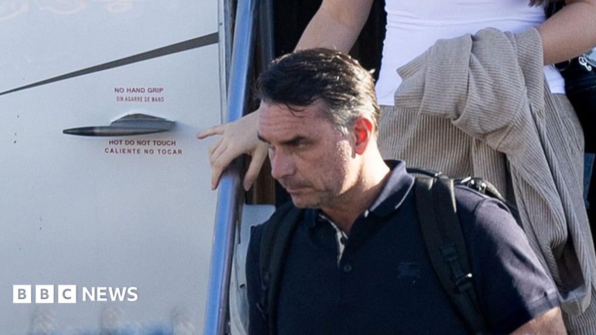 Flávio Bolsonaro lands in Miami after Brazil election defeat