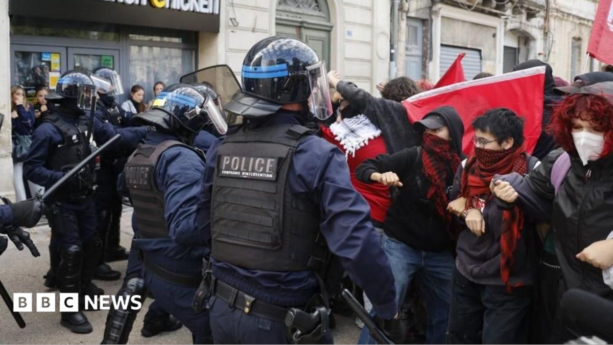 France education protests: Riot police clash with students