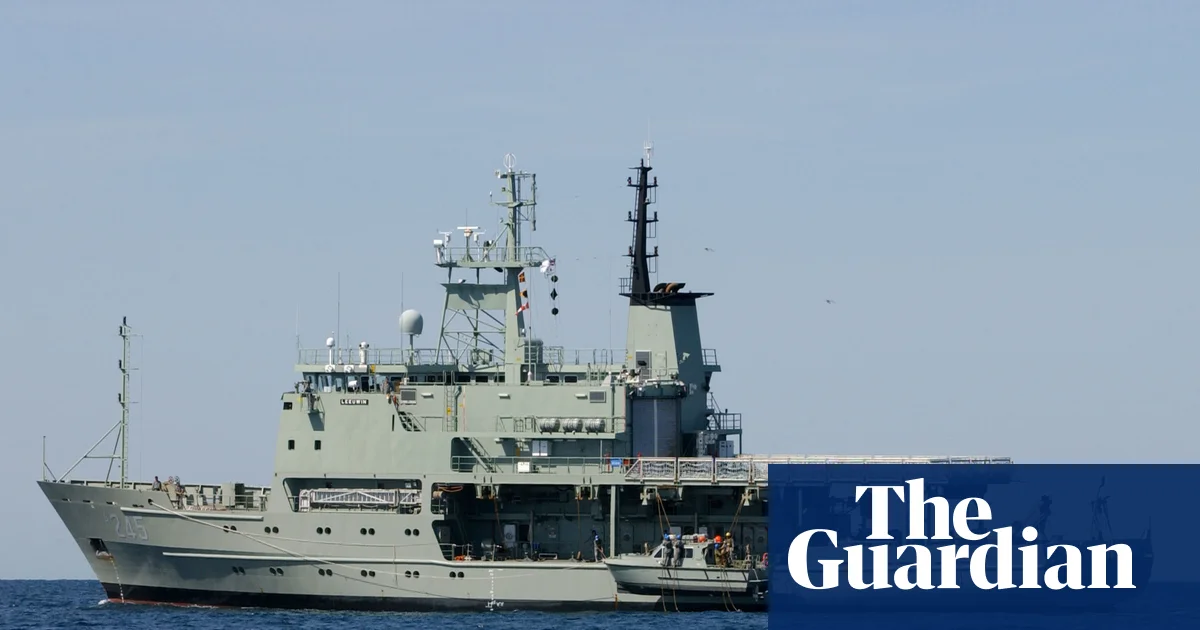 На корабле HMAS Leeuwin в женском душе нашли видеорегистратор: военнослужащий ADF стал «лицом, представляющим интерес»