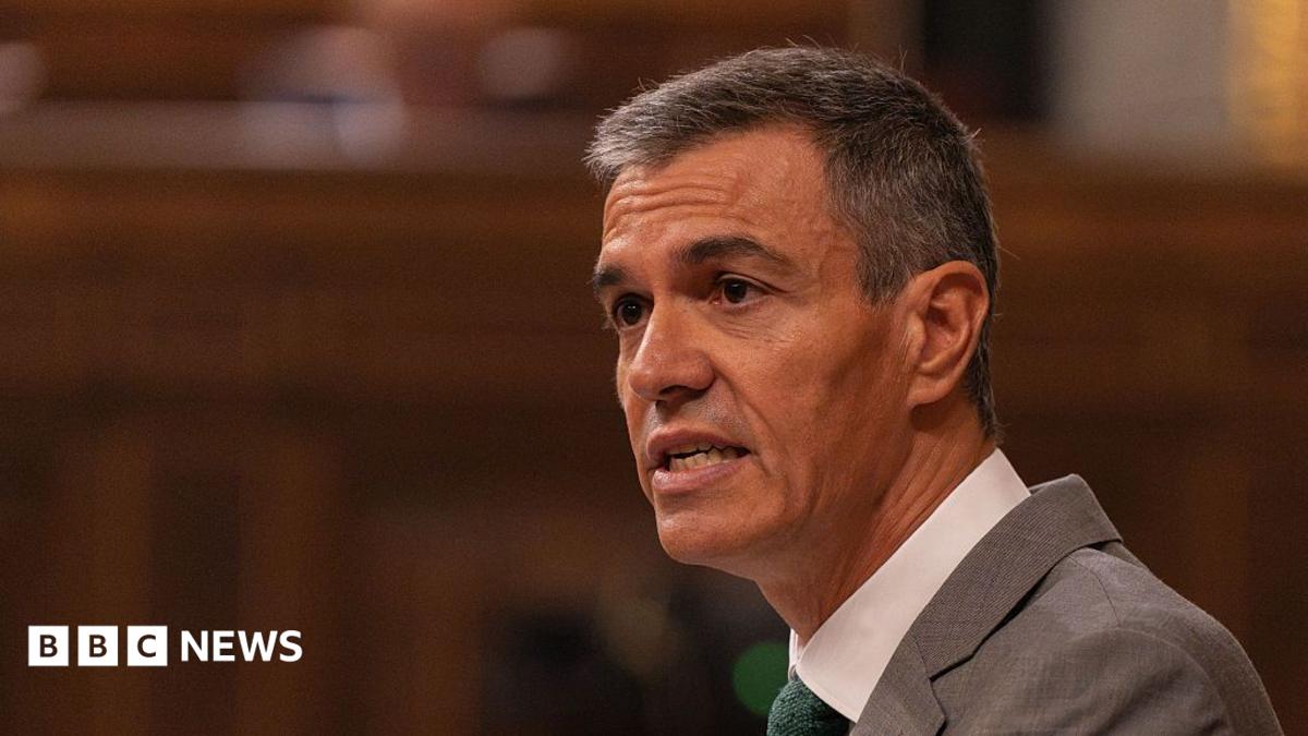 Премьер Испании Санчес объявил досрочные выборы после протестов из-за жилья