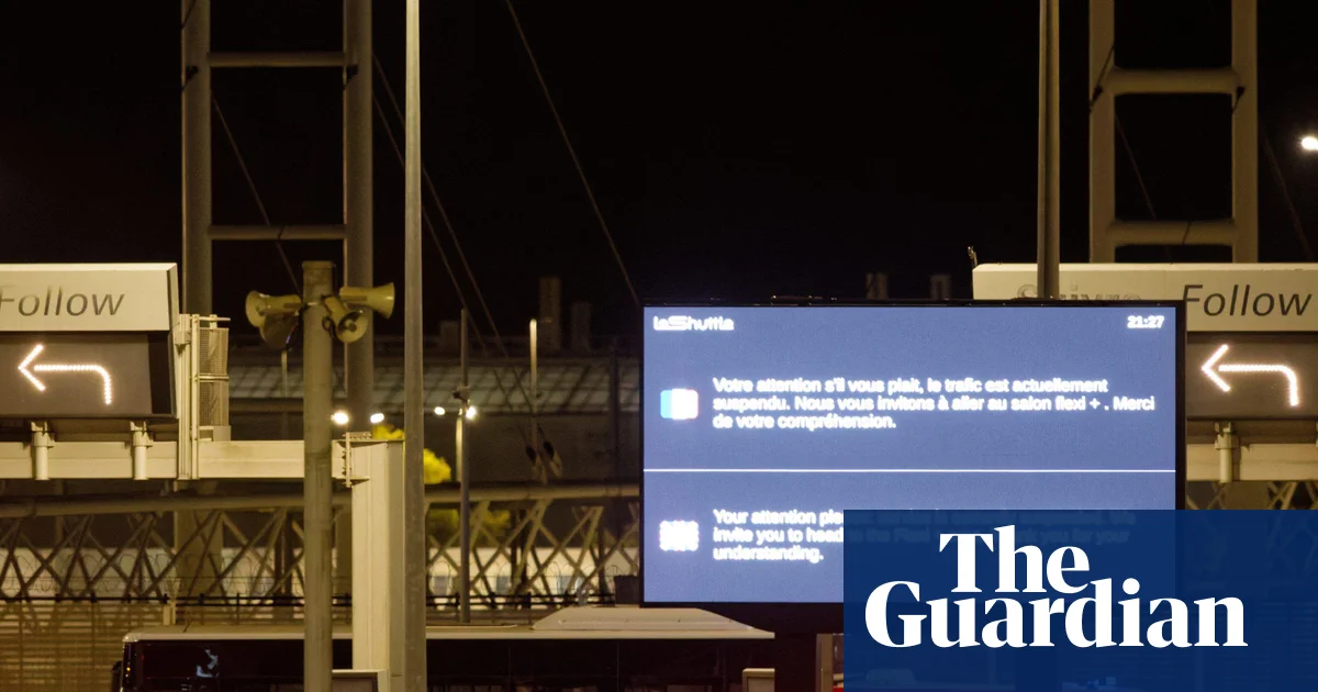 Nineteen injured in minibus accident on Eurotunnel loading platform near Calais